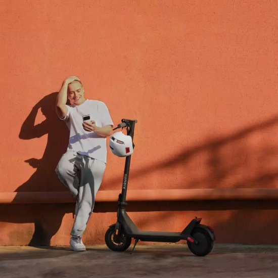 Električni romobil XIAOMI Electric Scooter 4 Lite (2nd Gen), autonomija do 25km, brzina 25km/h, kotači 10˝